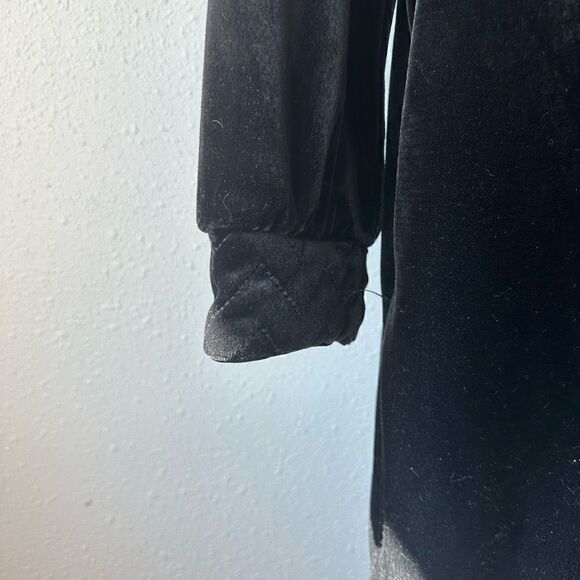 EUC Delicates Women’s Velvet Sleeping Gown - Picture 4 of 7